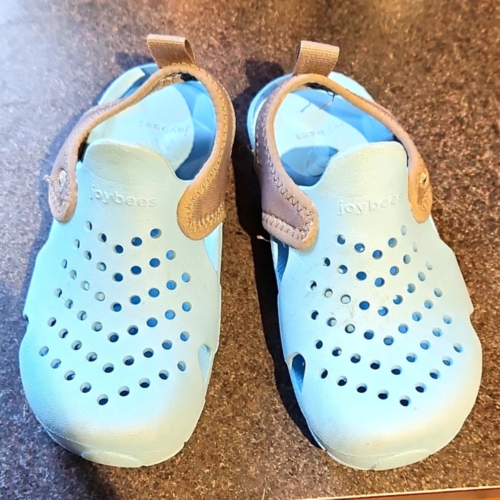 Joybees water shoes